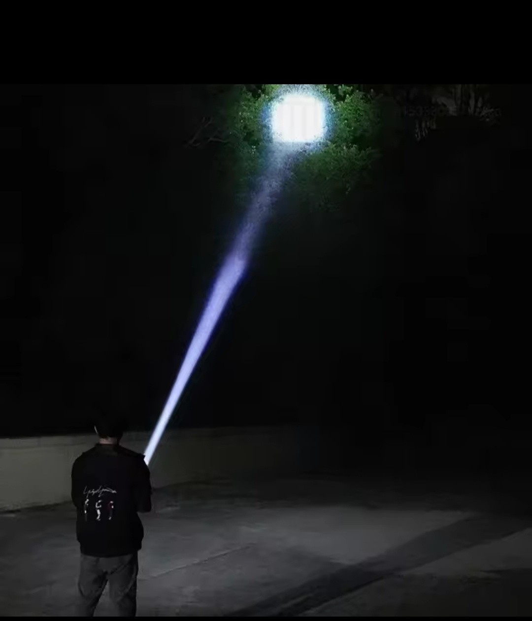 Multifunctional rechargeable LED flashlight